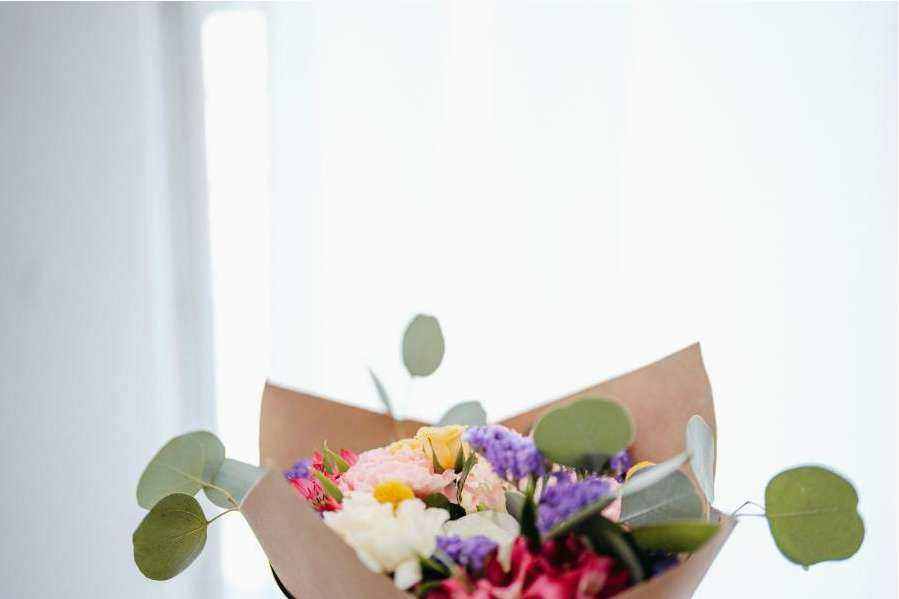 Wreath with white lilies